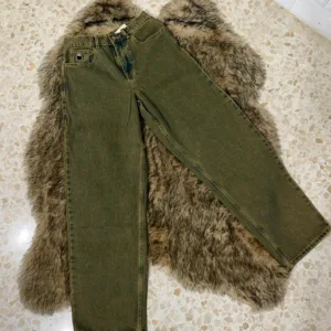 Pantalón Jean verde.